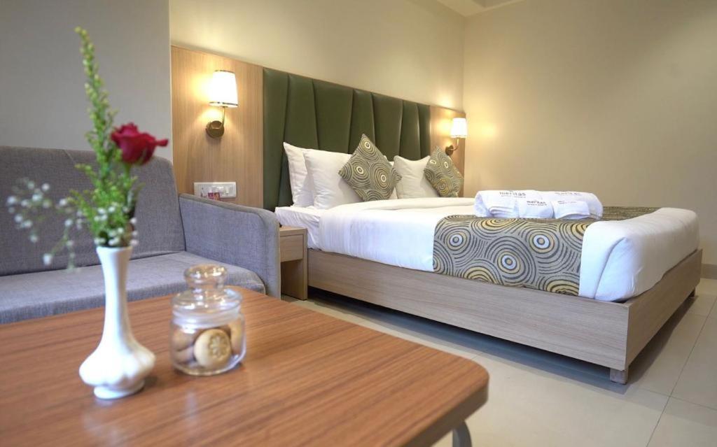 Meritas Crystal Resort Lonavala Εξωτερικό φωτογραφία
